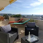 Superbe 4 Pièces Avec Terrasse, Clim, Piscine Et Parking à - Fr-1-338-493