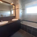 Superbe 4 Pièces Avec Terrasse, Clim, Piscine Et Parking à - Fr-1-338-493