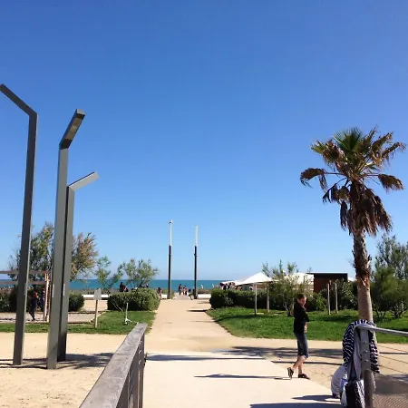 Superbe 4 Pièces Avec Terrasse, Clim, Piscine Et Parking à - Fr-1-338-493